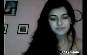 Desi Girl Show The brush Lacking on Webcam - Up Videos at viralvideoz.in