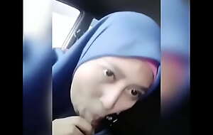 Bokep Hijab Nyepong di Mobil - porn video xxx pornsexjilbab