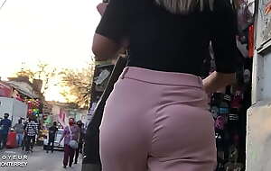 Voyeur en Monterrey #2 - Nalgona en pantalon rosa