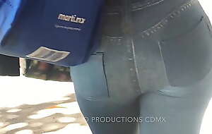 Mamasota Culona en Jeans