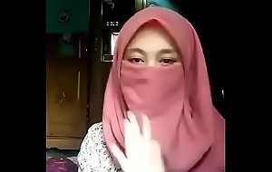ABG Jilbab Pendatang Baru Show Titit