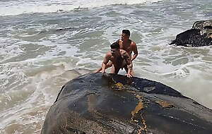 Flagra! machos se pegando na praia de São Vicente