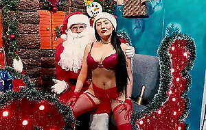 Sexy milf exhibicionista celebrando navidad en publico