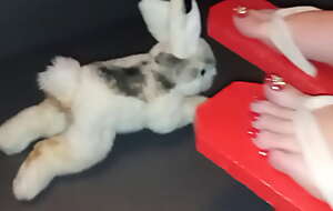 Geisha L white-hot japanese Geta 25 cm high heels crush and trampling Bunny (video short version)