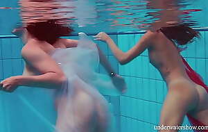 Watch sexiest girls sag naked regarding the pool