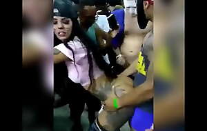 Novinhas fazendo sexo na rua no carnaval da Bahia