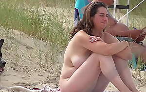 Hübsche Frau Nackt am Strand