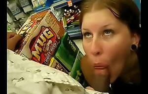 Itsy-bitsy supermercado, broche ao namorado durante as compras