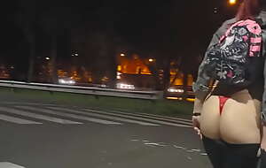 Joven prostituta trabajando en las calles de Buenos Aires