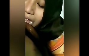 Bokep Indonesia Wanita Jilbab Ngemut Kontol Sampai Muncrat Pejuh Di Mulut