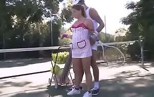 quero um professor de tênis desses pra ensinar minha mulher