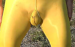 Pissing in Yellow Pantyhose Outside!
