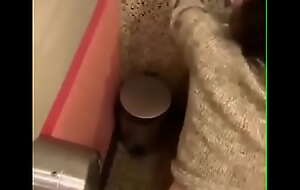 سعودي مسك اخته وناكها داخل الحمام تكملة الفيديو داخل قناتي علئ التليكرام ndoash80