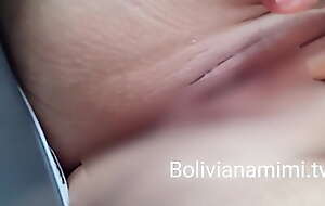 Tocando mi conchita en el uber.... miralo en bolivianamimi.tv