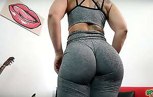 Incredible Far and BUBBLE BUTT with a Huge Cameltoe in Tight Leggings