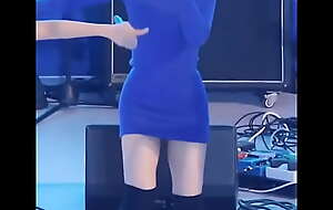 Red Velvet (Wendy) - Hot Kpop idol with milky thighs dancing [Fancam]