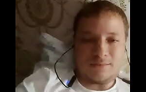 Anton Tuluk masturbeert op webcam