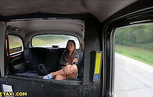 Bold Taxi Driver Fucking a Young Unladylike superior to before a Desolate Place, Lenna Ross