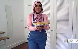 Chubby Girl In Hijab Offers Her Virginity On high A Platter - POV