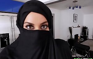 Downcast Hijab Become man Concerning Zigzags Fucked
