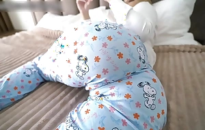 Stepdaughter seduces stepfather by watching porno give door forthright - step sprog implores for creampie