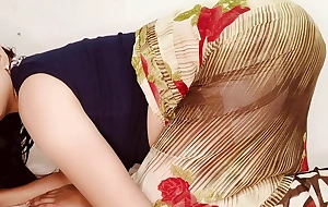 बड़े स्तन वाली कामवाली बाई को मकान मालिक ने उसके कर्ज के लिए चोदा, सेक्स हिंदी ऑडियो में