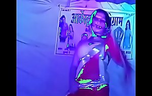 Karo pyar mujhe karo hot dance