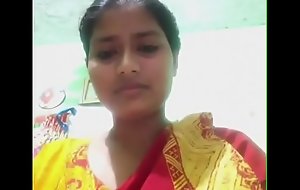 Bengali Neighbourhood lock Girl Showing The brush Chubby Boobs On Cam