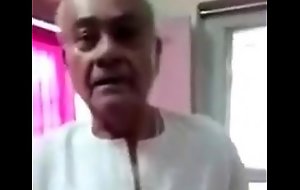 elder statesman congress leader np dubey viral dealings videoin jabalpur mp