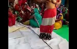 Desi bhabhi dancing nudely
