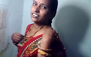 SWEET MARRIED INDIAN GIRL IN SAREE