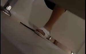 Spy in a WC in a code of practice  in Tokyo-voyeur dans le WC  d'une université de Tokyo au japon