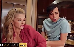 Horny Mummy (Joslyn James) likes a good make the beast with two backs from her son's collaborate - Brazzers