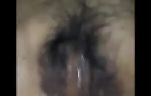 Chapina de calzon celeste muestra su vagina