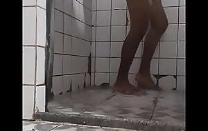 Homem no banho