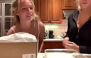 Twitch Girls sexy Teens cooking food