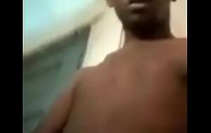 Voici une undersized partie de la vidéo nue d'un Tchadien Mr: Imran mahamad toundjour
