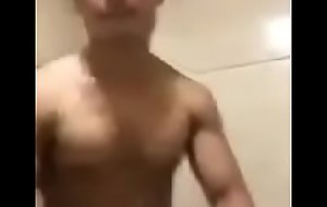 Bodybuilder busts a big nut at bring to bathroom