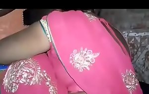 Unconcealed indian saree aunty