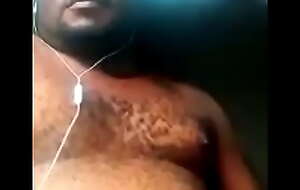 Voici une petite partie de la vidéo nue d'un Congolais Mr : Emmanuel Mukenge Muamba
