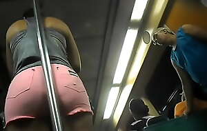 This babe Likes Touching Her Butt In The Iron Of The Bus (30-07-2 013)