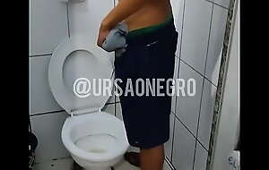 Fui abordado pelo novinho na central swing brasil e rolou aquela putaria no banheiro - COMPLETO NO RED