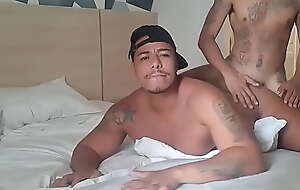 Magno Moreno sendo fodido pelo tatuado ativo