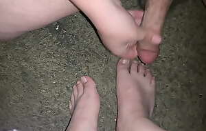 Spunk flow all over hot wife’s toes