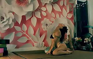 Carm3n 4m4r4 (Lost Media) despertando en el erotismo arte fluido sexy milf yoga