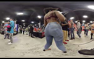 Amateur ebony convention attendee gives me body tour handy EXXXotica NJ 2021 in 360 degree VR