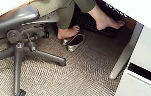 CoWorker Rose Wears My Wife's Ballet Flats For The Day And Gives The brush Review