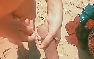 Día caliente de playa nudista